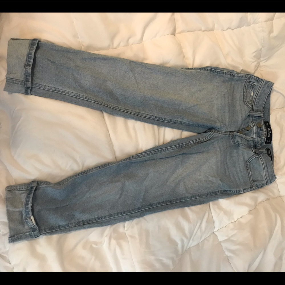 Hollister Low Rise Capri Jeans.